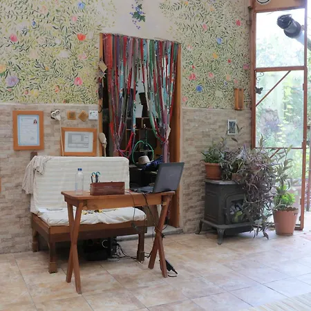 Hostel Lotus Garden *