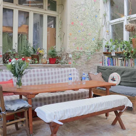 Hostel Lotus Garden Izmir