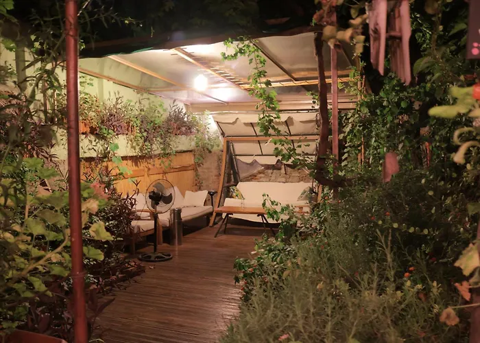 Lotus Garden Hostel *