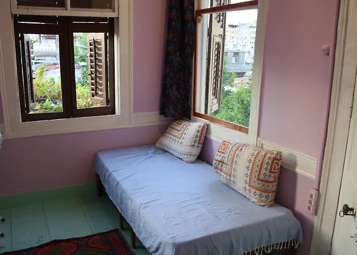 Lotus Garden Hostel İzmir