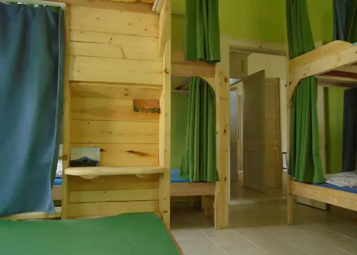 Hostel Lotus Garden *