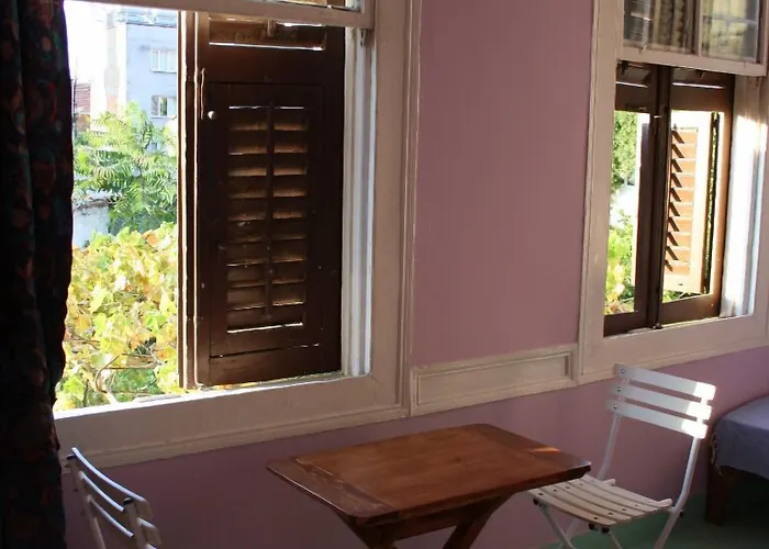Lotus Garden Hostel İzmir