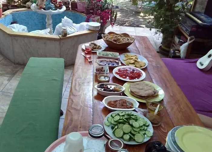 Lotus Garden Hostel İzmir