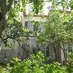 Hostel Lotus Garden