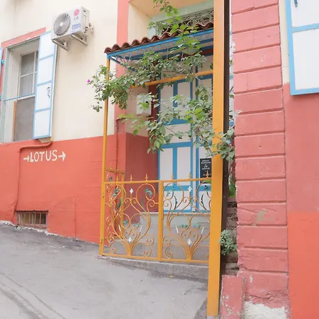 Lotus Garden Hostel İzmir