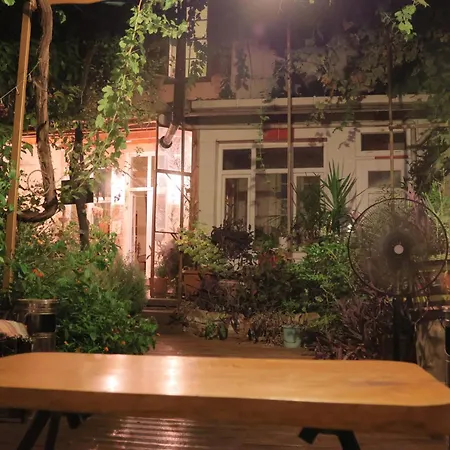 אכסניה Lotus Garden *