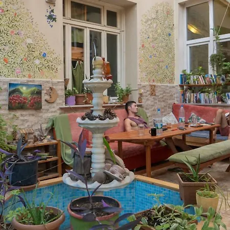 Lotus Garden Auberge de jeunesse İzmir