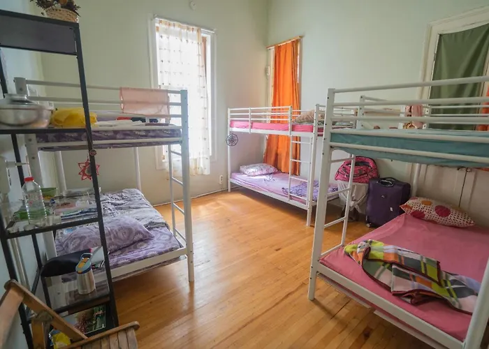 Lotus Garden Hostel Σμύρνη