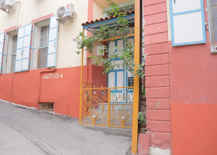 Lotus Garden Hostel İzmir