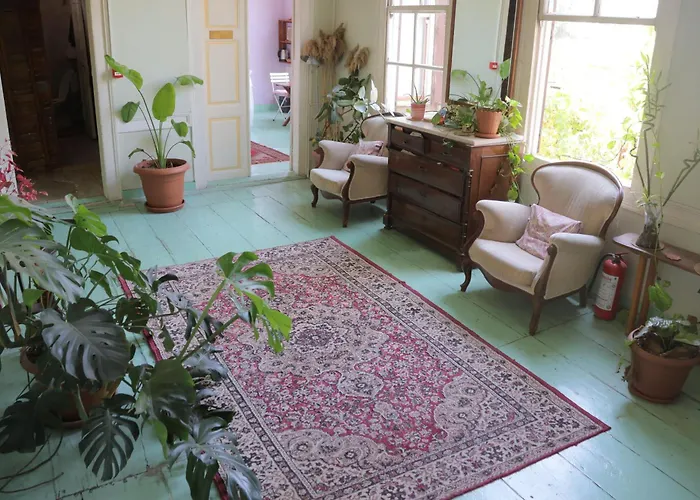 Hostel Lotus Garden *