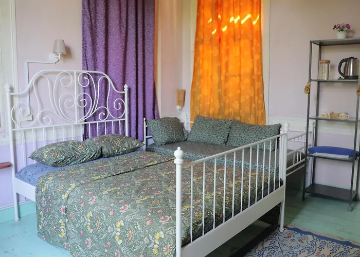 Lotus Garden Hostel *