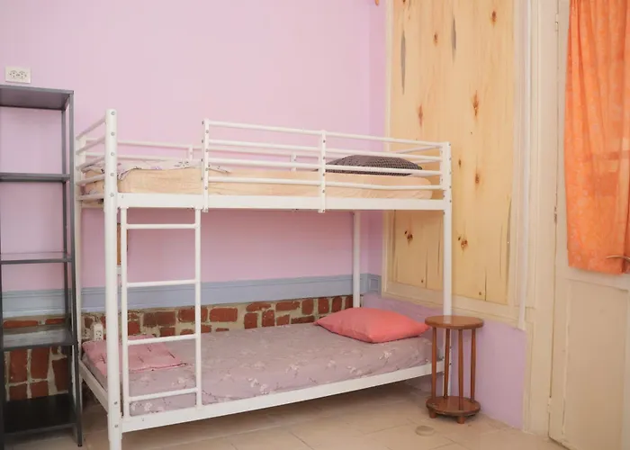 Lotus Garden Hostel Σμύρνη