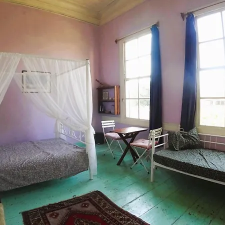 Hostel Lotus Garden *