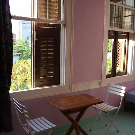 Lotus Garden Hostel İzmir